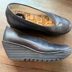 Fly London Women's Black YAZ Leather Wedge Sandal/Shoe.